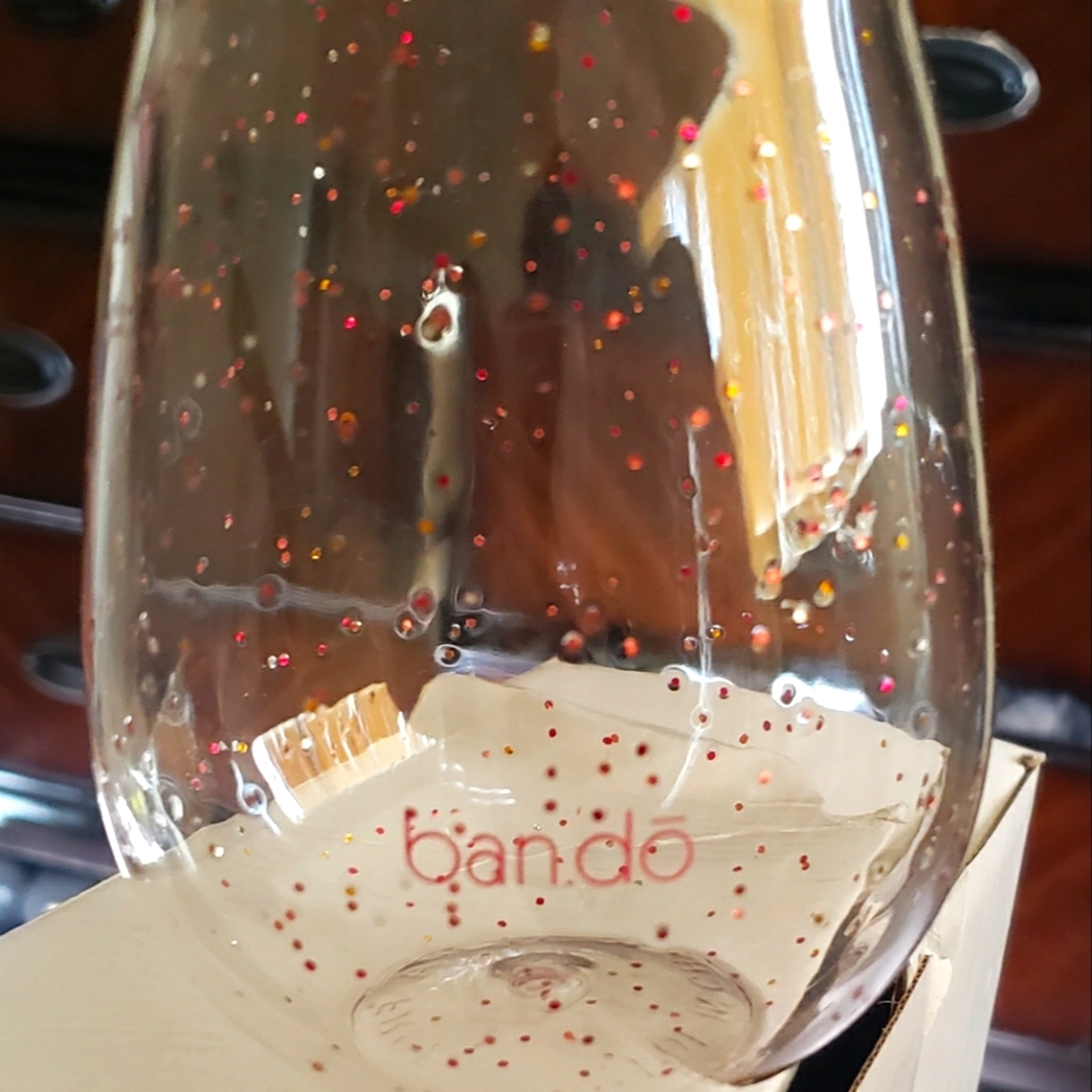 ban.do wine drink wear